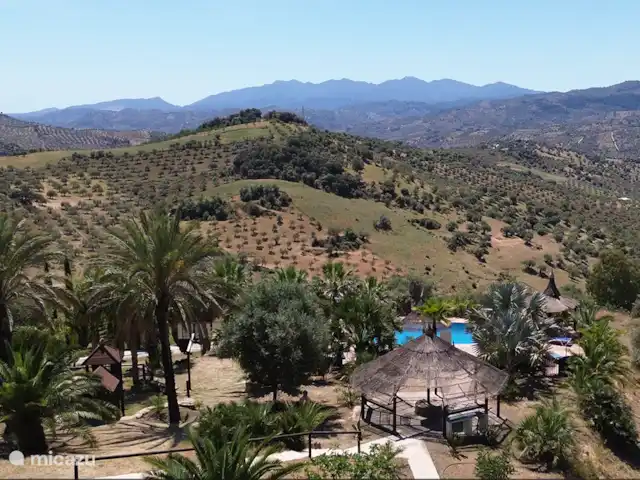 tiny house huren in Spanje, Andalusië, Tolox – Huisje 12 m2 buitenkeuken en terras Zwembad