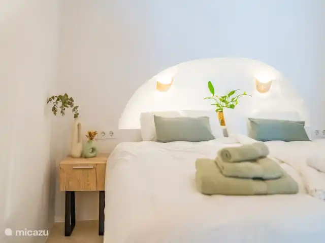 Casa Lua Galera | Espagne, Andalousie, Huescar - villa Certaines chambres sont dans des grottes. Grand et spacieux, blanc plâtré avec des éléments naturels