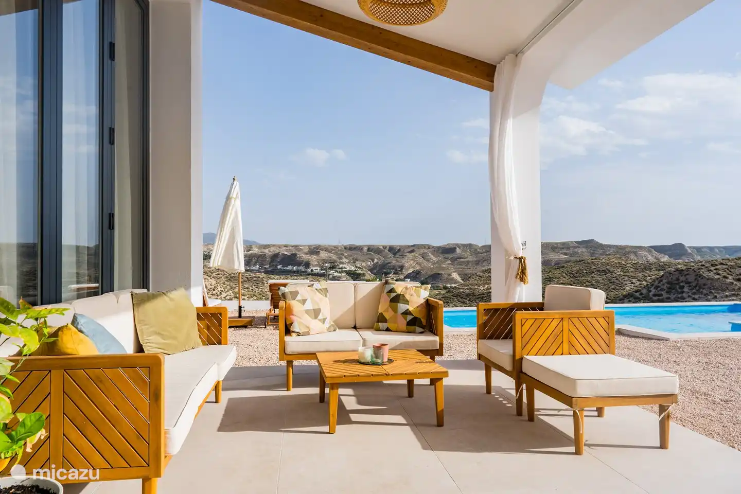 Détendez-vous sur la véranda avec des vues fantastiques