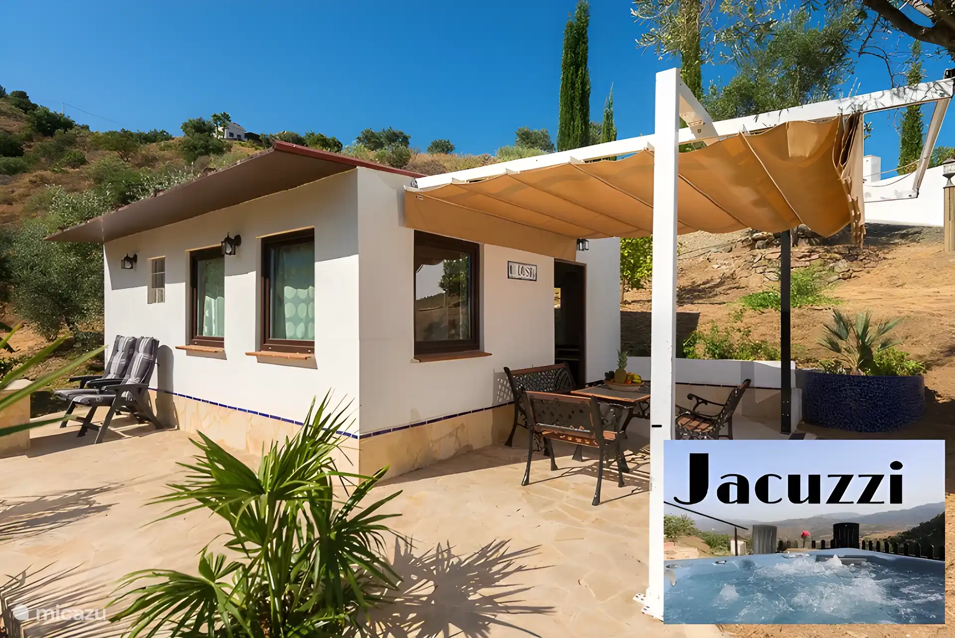 En el parque de vacaciones Finca el Moralejo se encuentra esta cabaña súper privada para 2 personas y posiblemente un bebé.