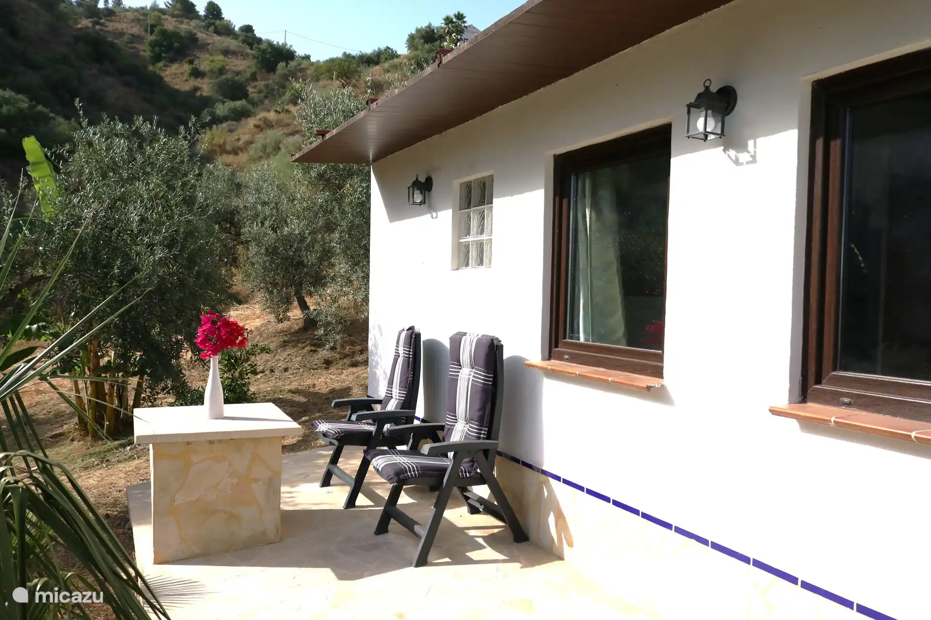 Nada menos que 2 porches