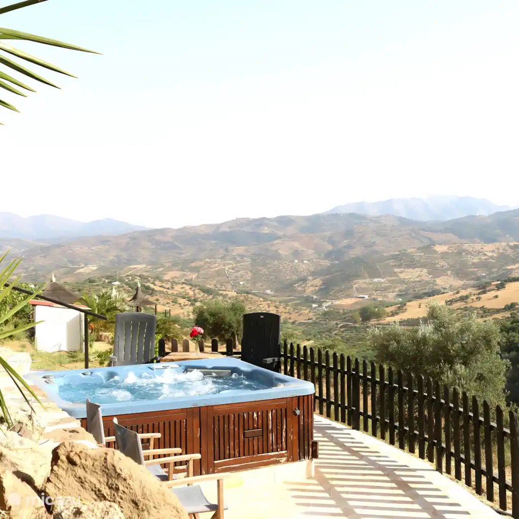 Privé bungalow met jacuzzi op park.