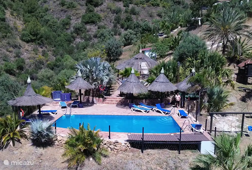 Privé bungalow met jacuzzi op park.