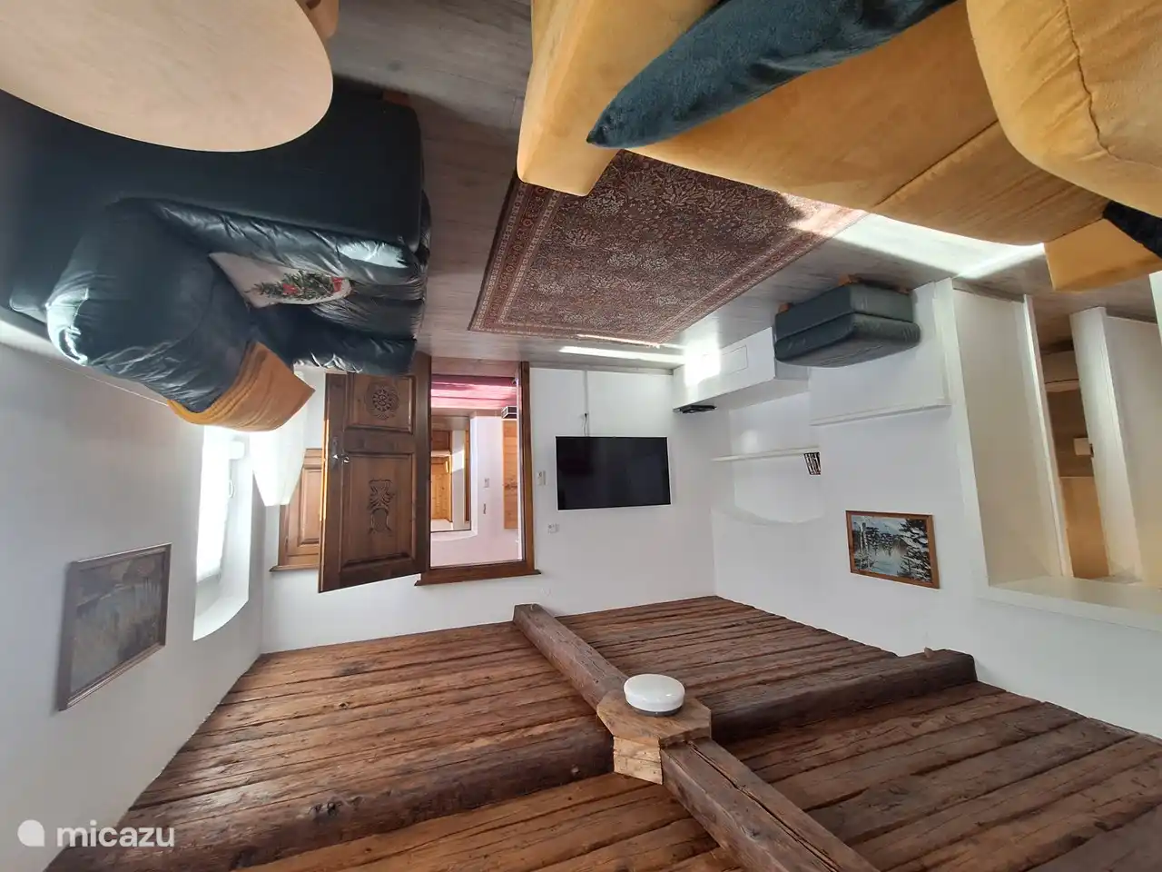 También se ha considerado un televisor y un reproductor de DVD. Y, por supuesto, hay Internet gratis, por lo que Netflix no es un problema (sólo trae los datos de tu propia cuenta de Netflix).