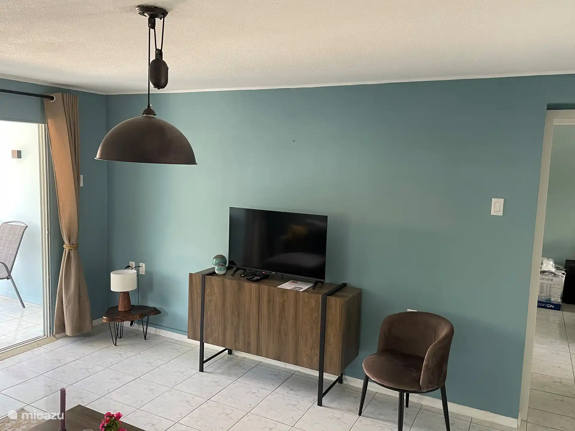 Sala de estar con smart TV 