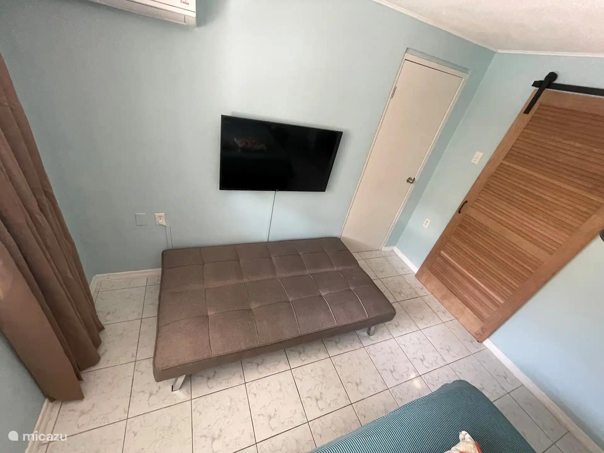 Sofá cama en el dormitorio