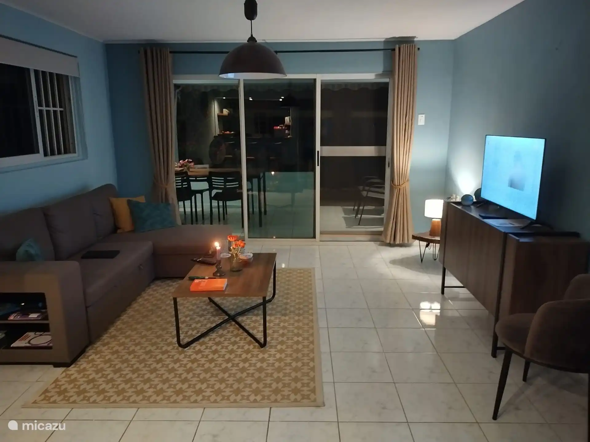 Sala de estar por la noche