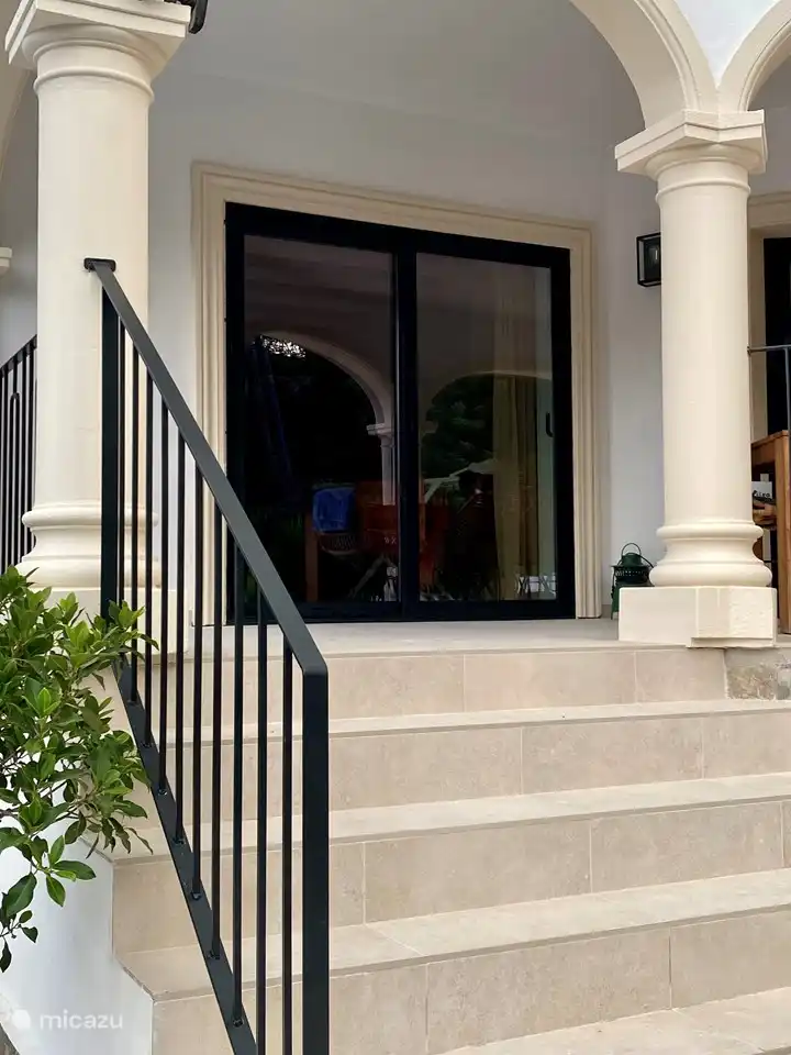 Terrassentreppe, Zugang zur überdachten Terrasse