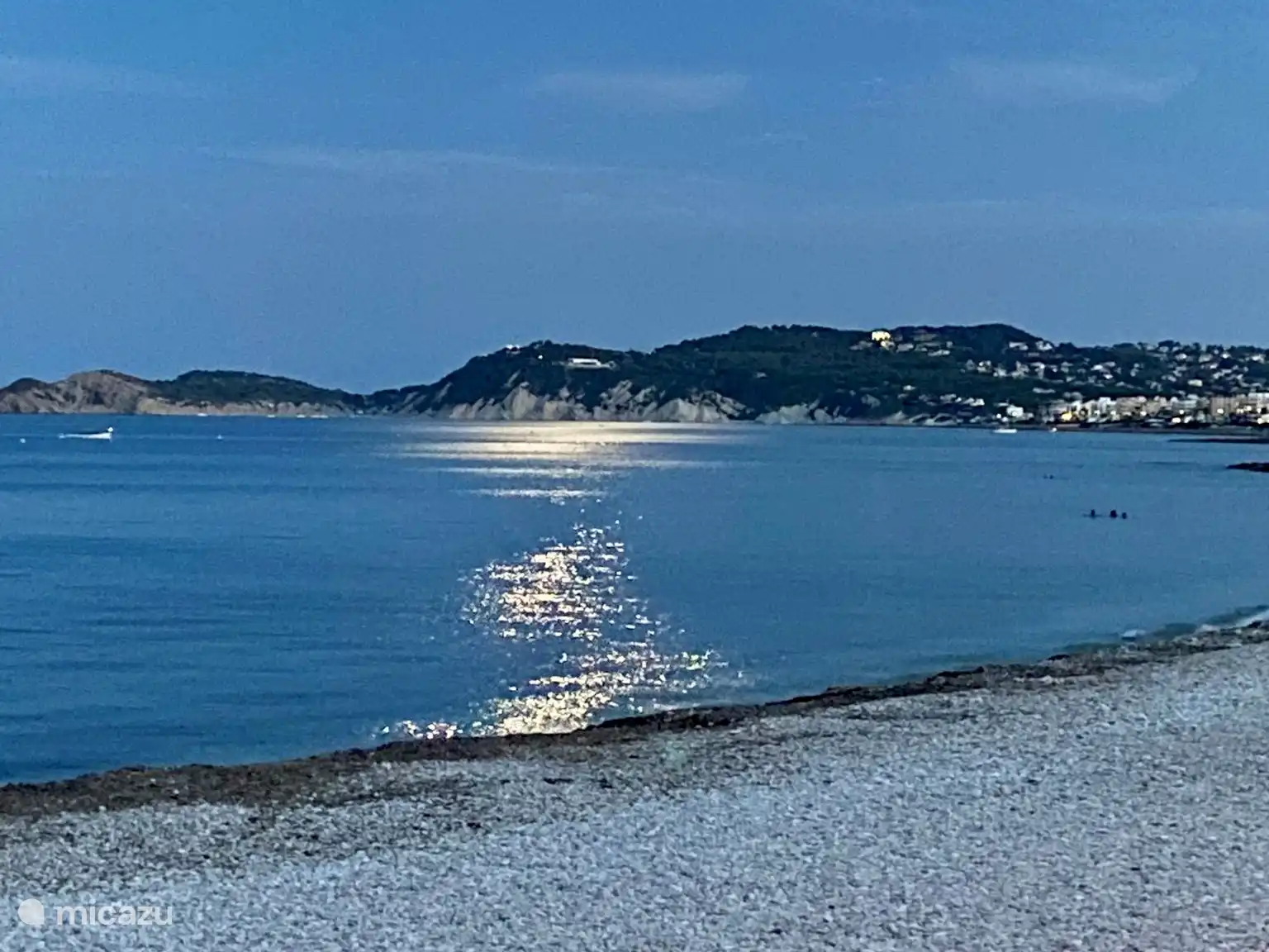Abendansicht von Javea vom Hafen in der Nähe der Altstadt