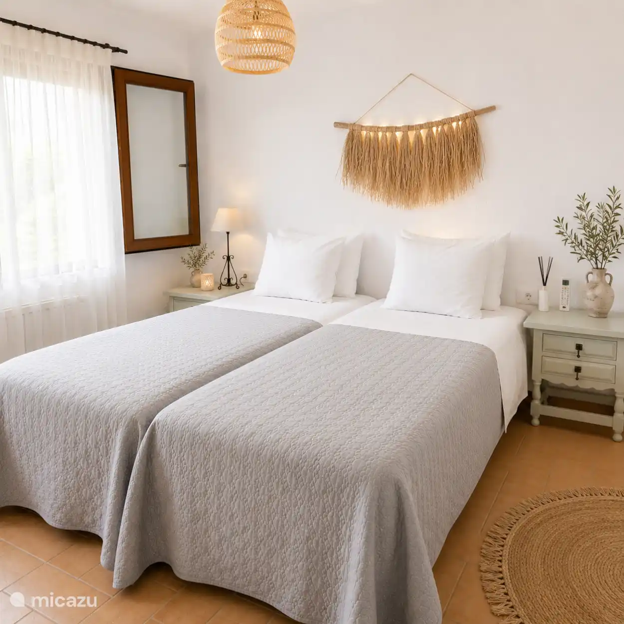 Dormitorio 1 con armarios empotrados.