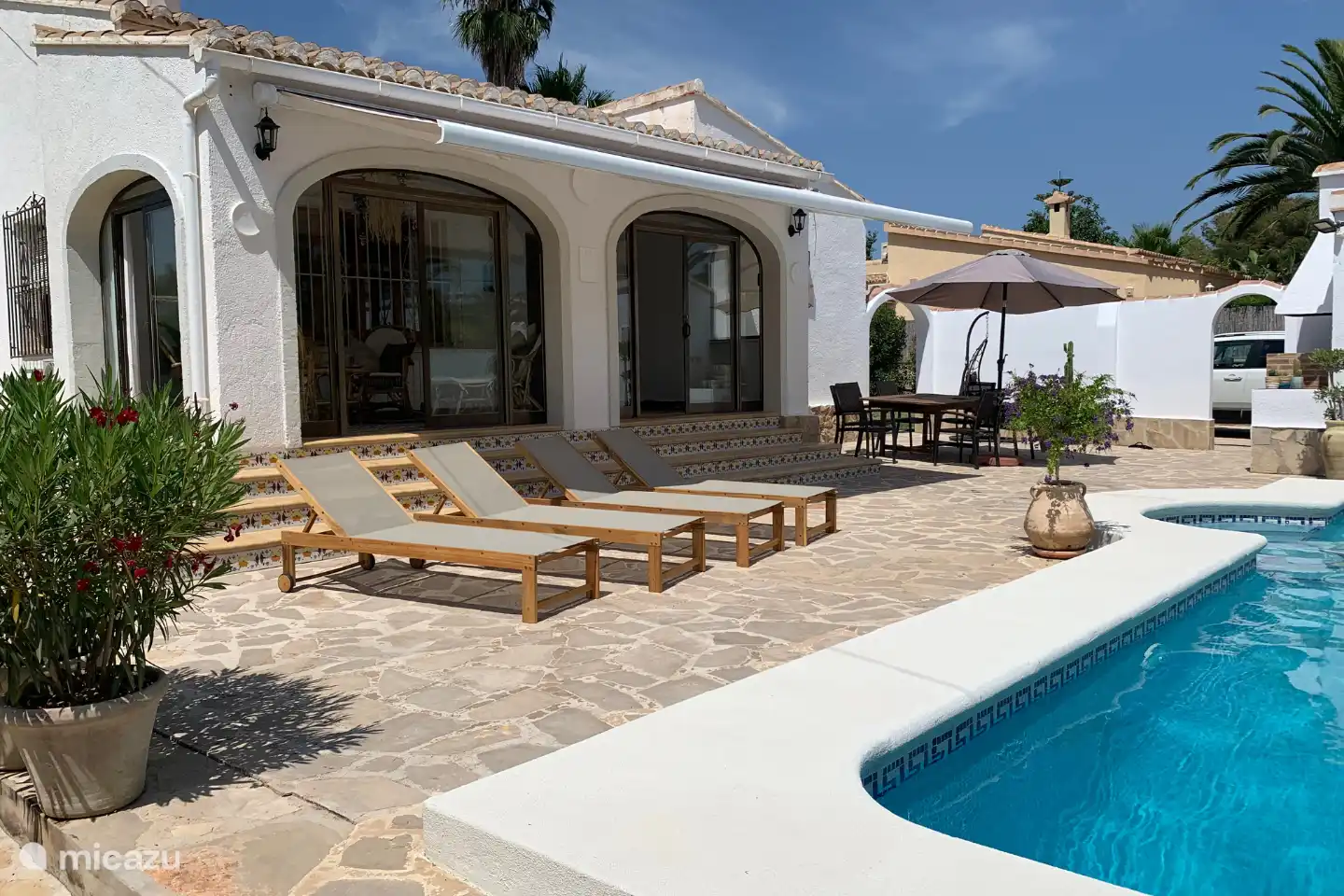 Schöne nach Süden ausgerichtete Sonnenterrasse.