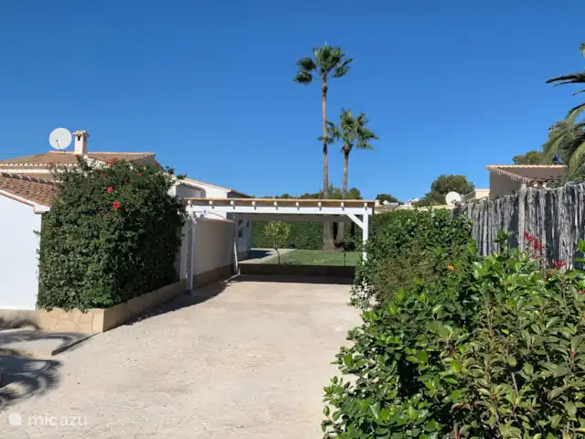 Villa Solymar huren in Spanje, Costa Blanca, Jávea - villa Oprit met carport.