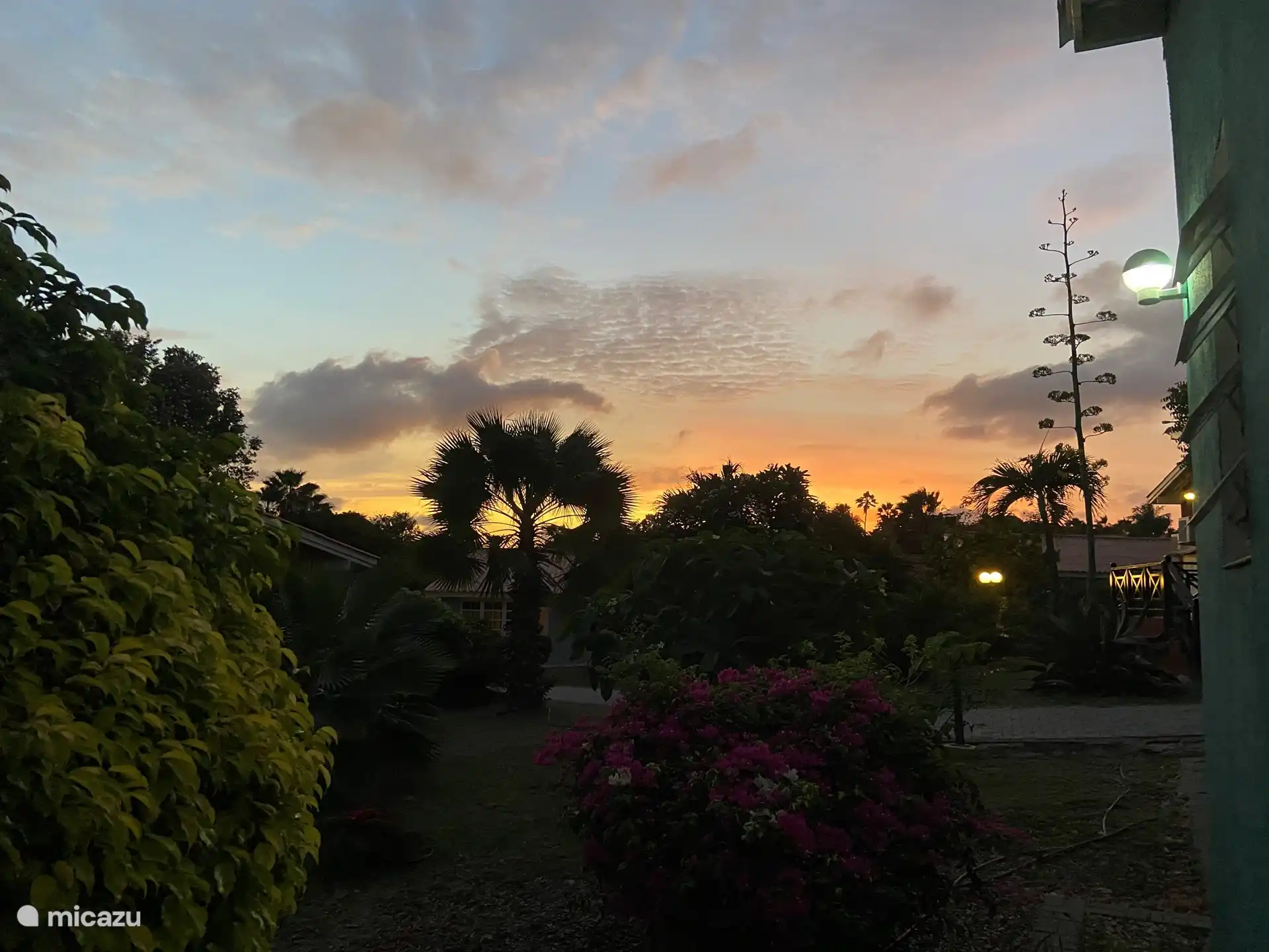 El atardecer se puede ver desde la hamaca.