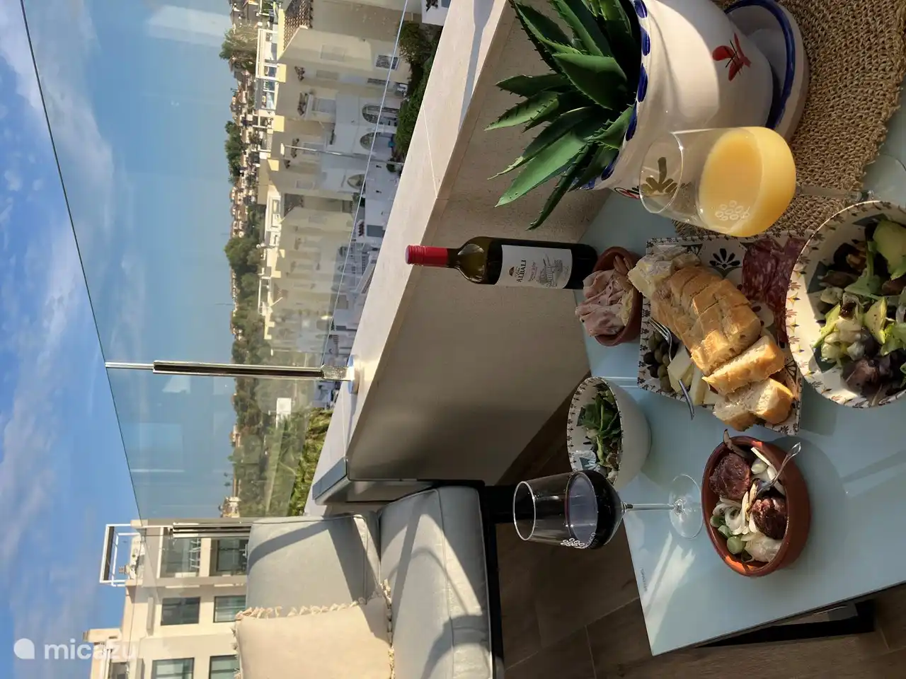 Sch&#246;ner S&#252;dbalkon, nachmittags und abends Sonne auf dem Balkon.