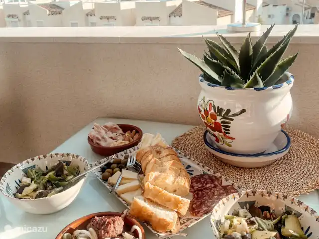 apartamento en España, Costa Blanca, Villamartin – Apartamento Querrero Maravilloso después de un día de playa, tapas y cosas así en el balcón.