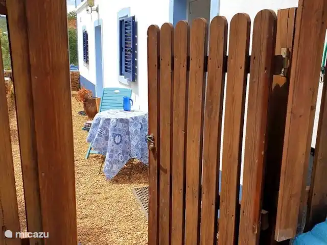 gîte / cottage huren in Portugal, Algarve, Santa Catarina da Fonte do Bispo – Casa Catarina Sneak peak door de poort