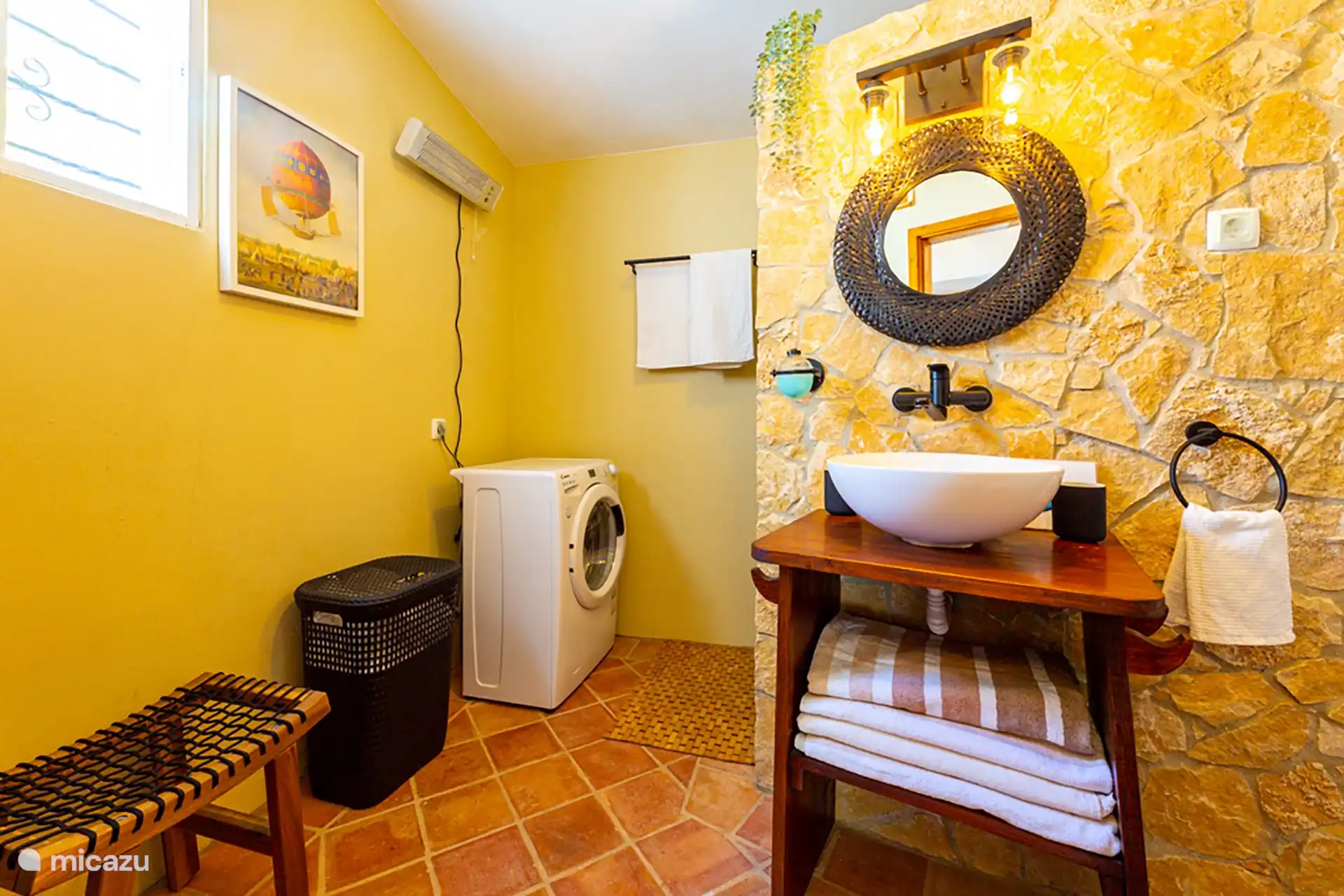 badkamer met wasmachine