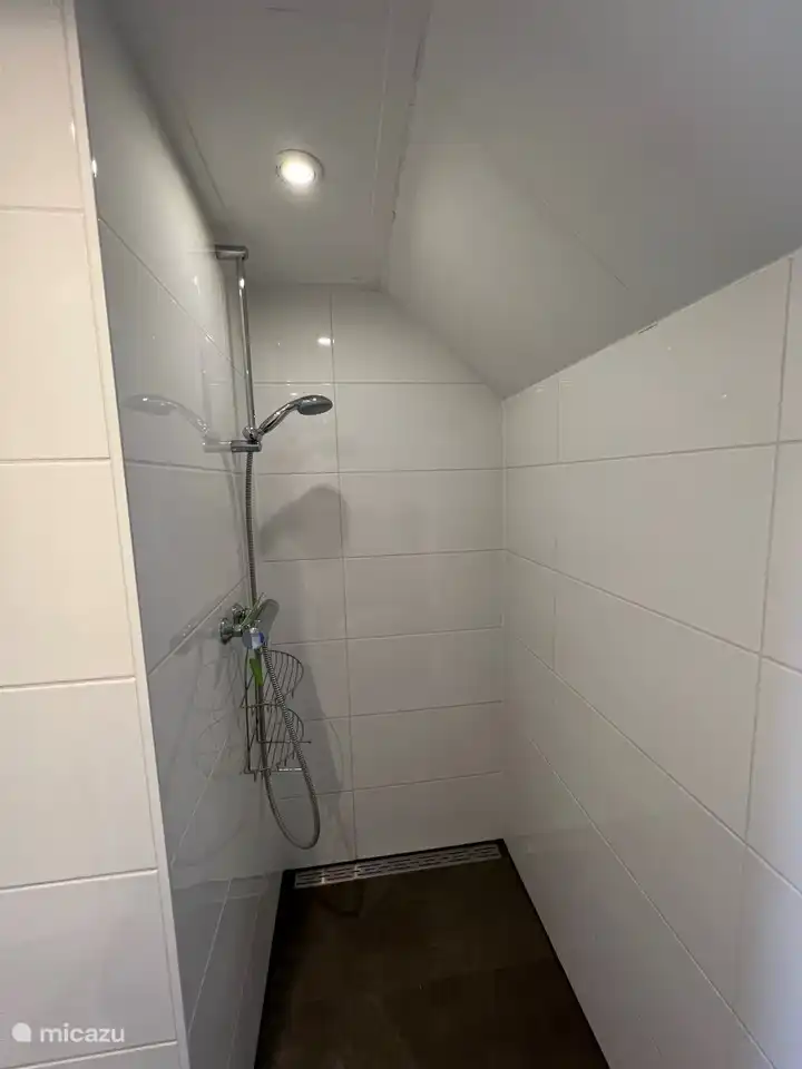 Badezimmer 2 mit Dusche im 1. Stock