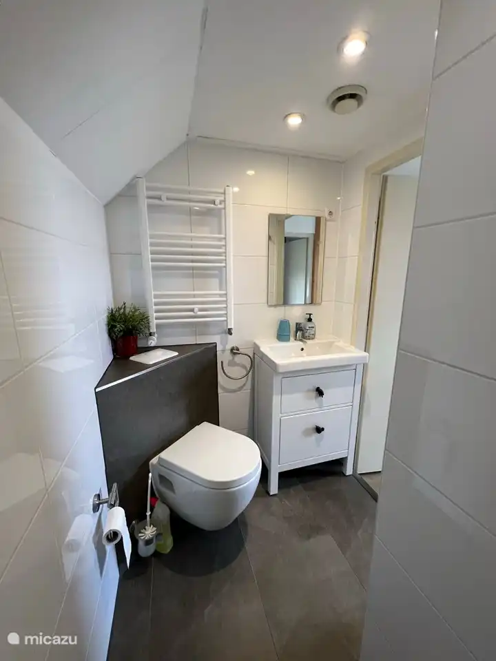 Toilette im 1. Stock