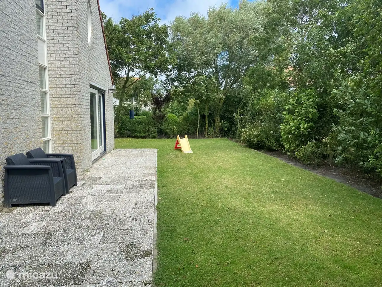 Großer Garten rund um das Haus