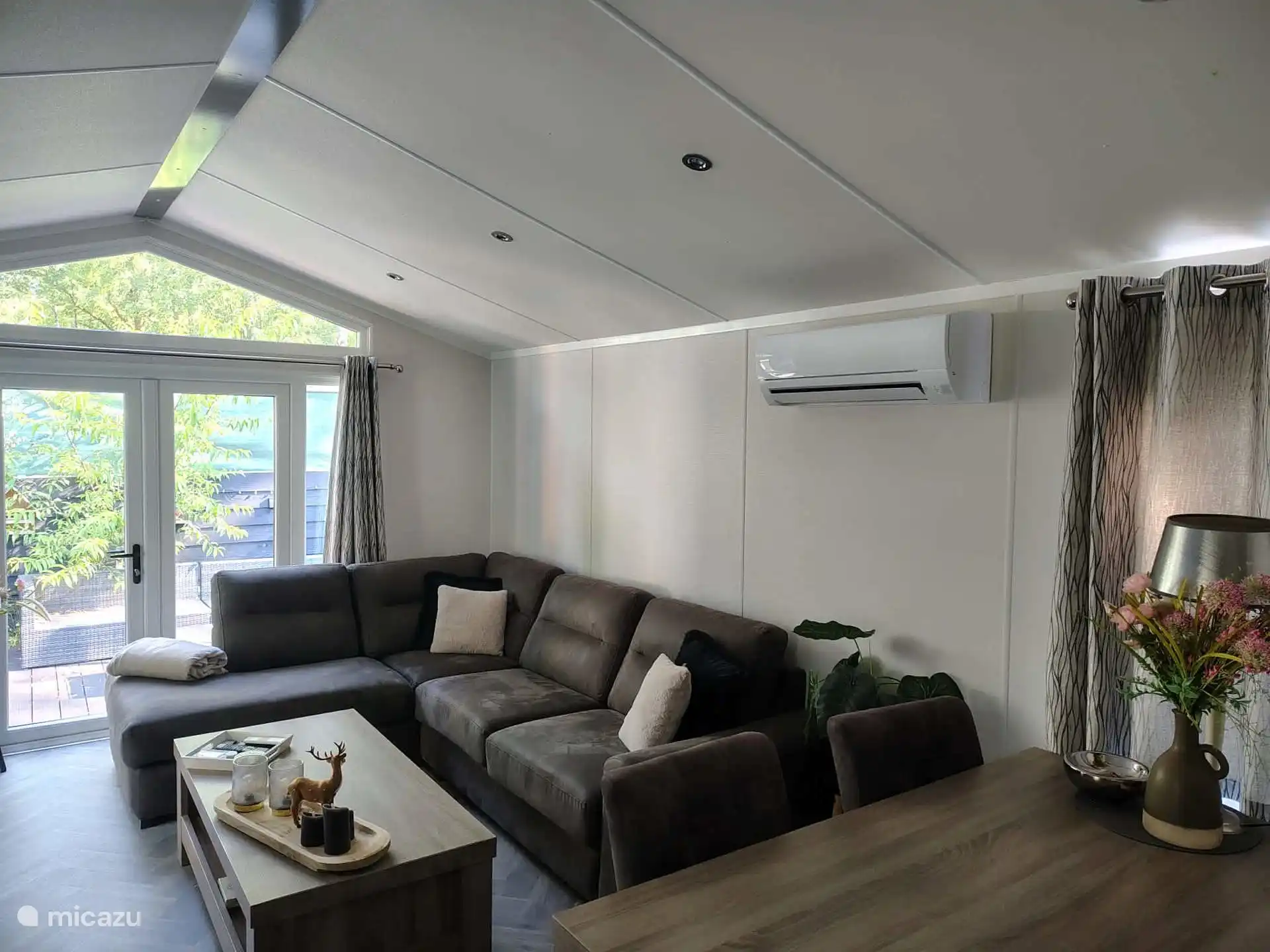 Salón con aire acondicionado 