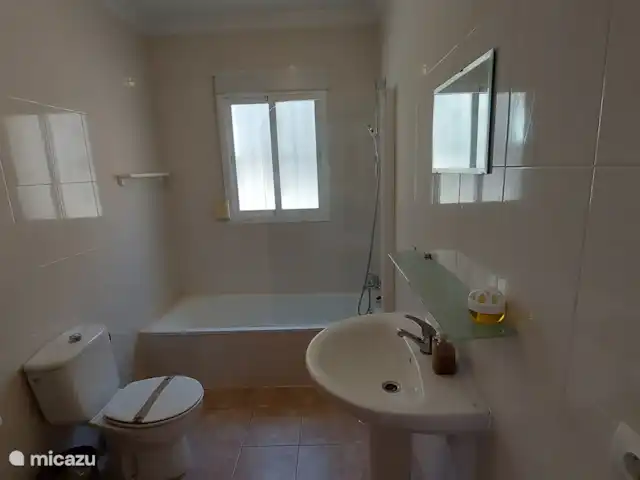 Casa Monte Roefie vue mer et montagne | Espagne, Andalousie, Sayalonga - villa Salle de bain avec baignoire et douche