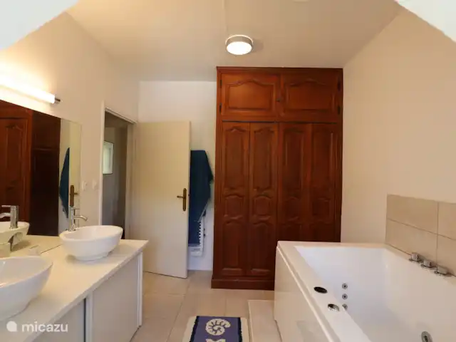 Villa Fauvel | France, Dordogne, Monplaisant - villa La salle de bain balnéo