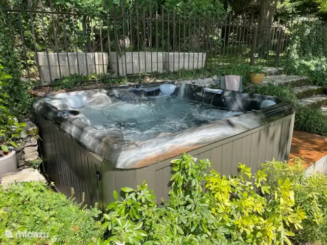 gîte / cottage huren in Frankrijk, Bourgogne, Curtil-Vergy – L’Instant Feltré alleen voor volwassenen De jacuzzi