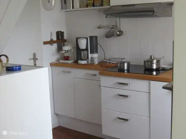 Patersberg en Alemania, Renania-Palatinado, Patersberg - casa vacacional La cocina dispone de placa de inducción, horno y lavavajillas y está totalmente equipada.