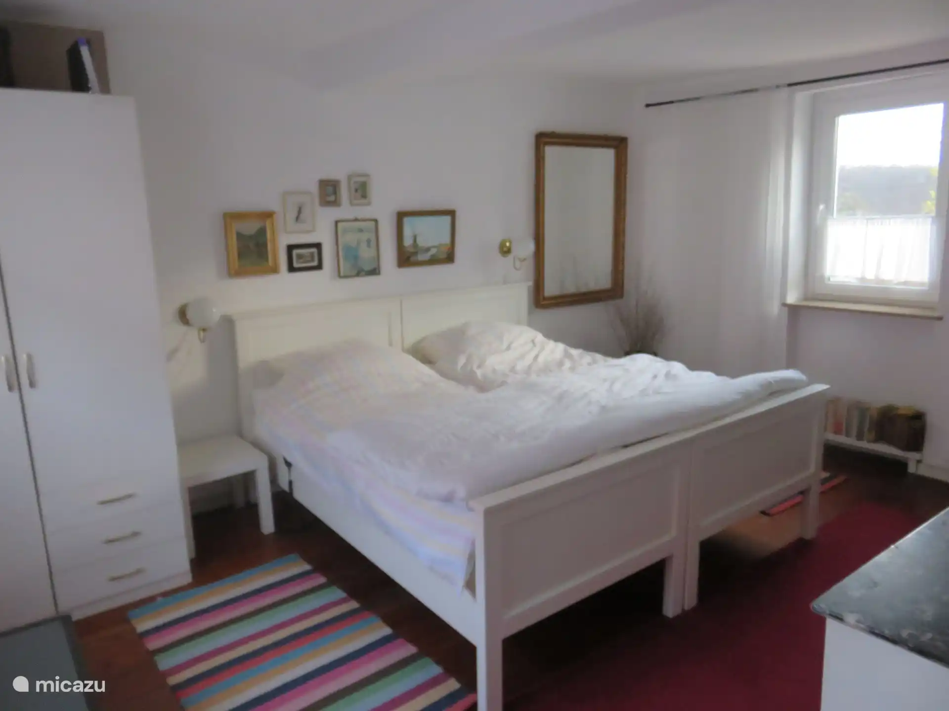 Das Schlafzimmer unten.