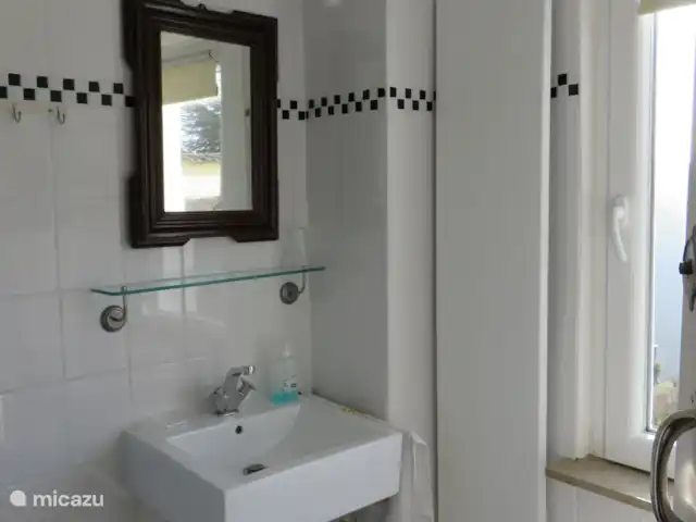 Patersberg en Alemania, Renania-Palatinado, Patersberg - casa vacacional El baño de arriba tiene ducha y WC.