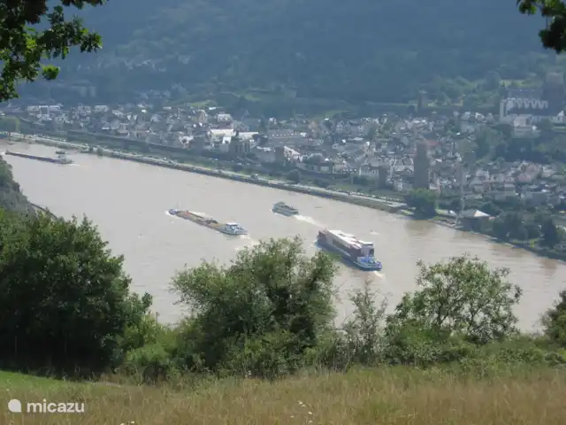 Patersberg en Alemania, Renania-Palatinado, Patersberg - casa vacacional el Rin es el río más concurrido de Europa. La ciudad al otro lado de la calle es Oberwesel y definitivamente vale la pena visitarla.