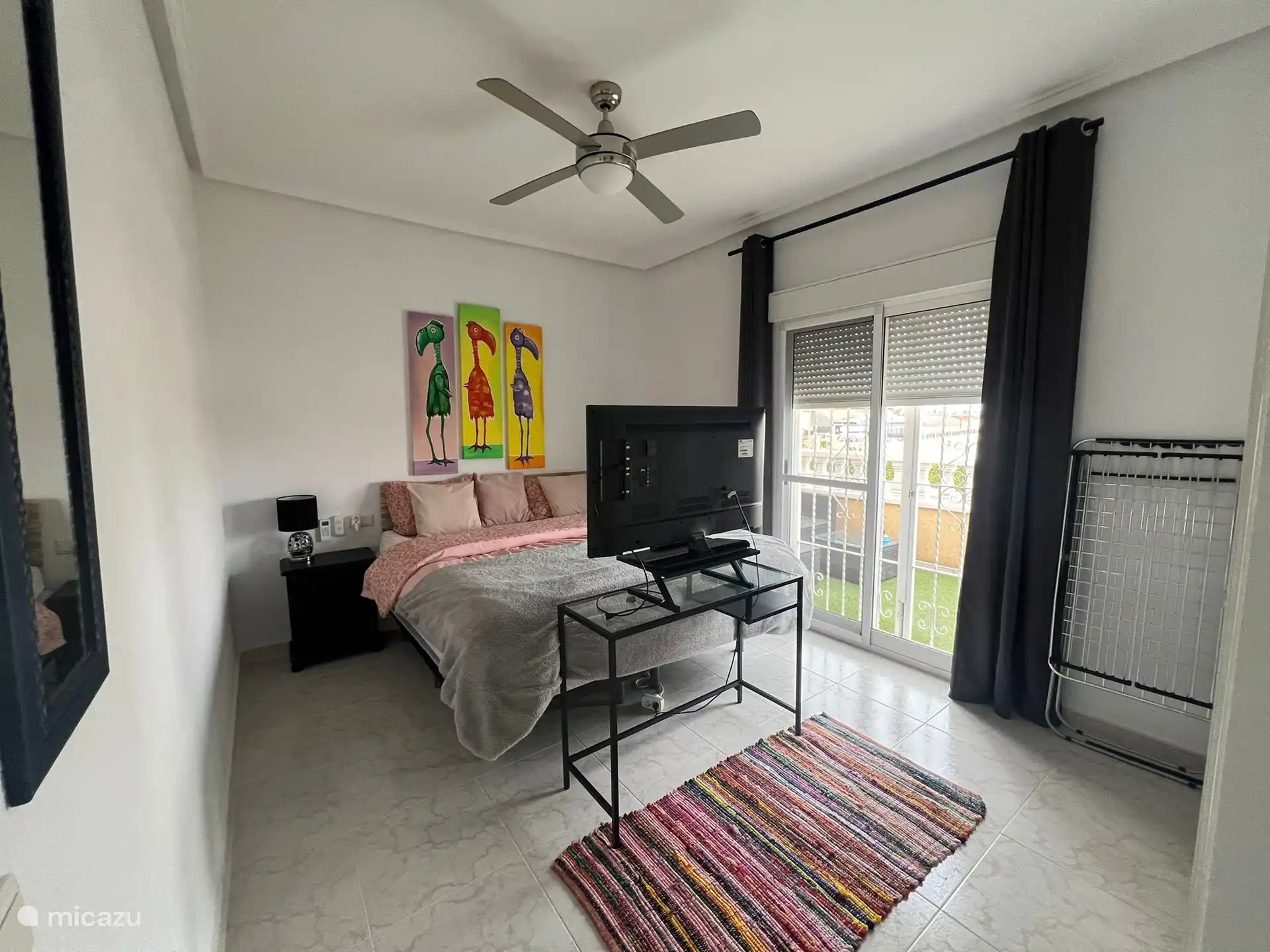 Dormitorio 1 en planta alta con TV