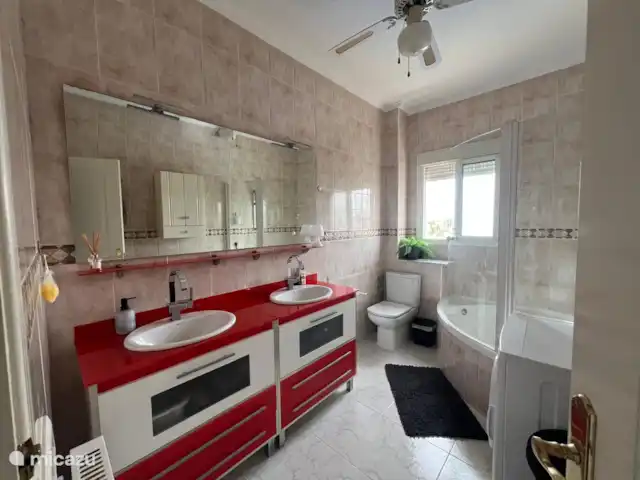 casa vacacional en España, Costa Blanca, Ciudad Quesada – Casa Ámbar Baño en planta alta