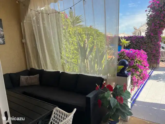 casa vacacional en España, Costa Blanca, Ciudad Quesada – Casa Ámbar Asiento en el jardín delantero