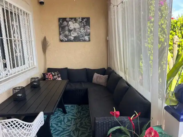casa vacacional en España, Costa Blanca, Ciudad Quesada – Casa Ámbar Sala de estar en el jardín delantero