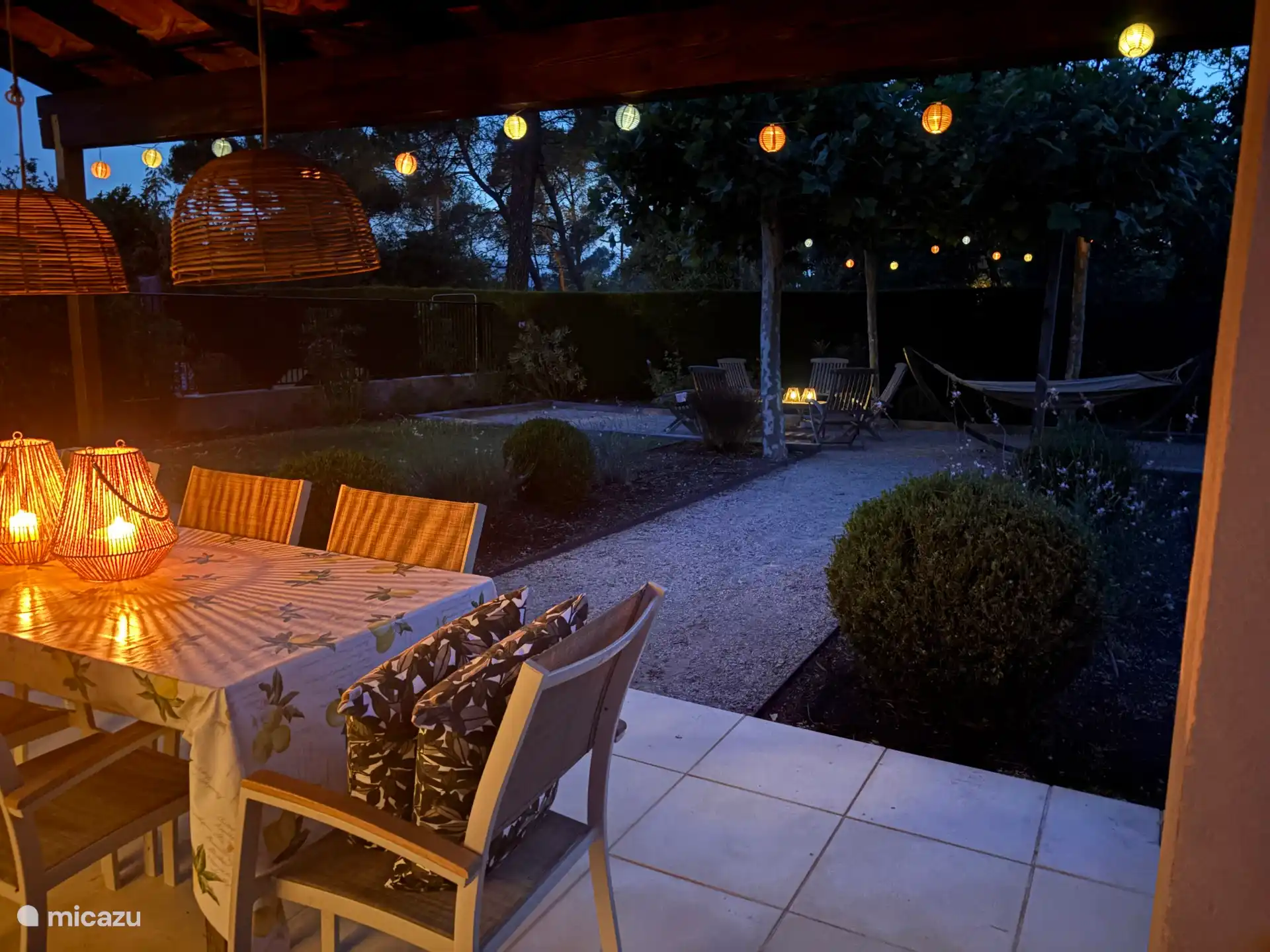 Garten im Abendlicht