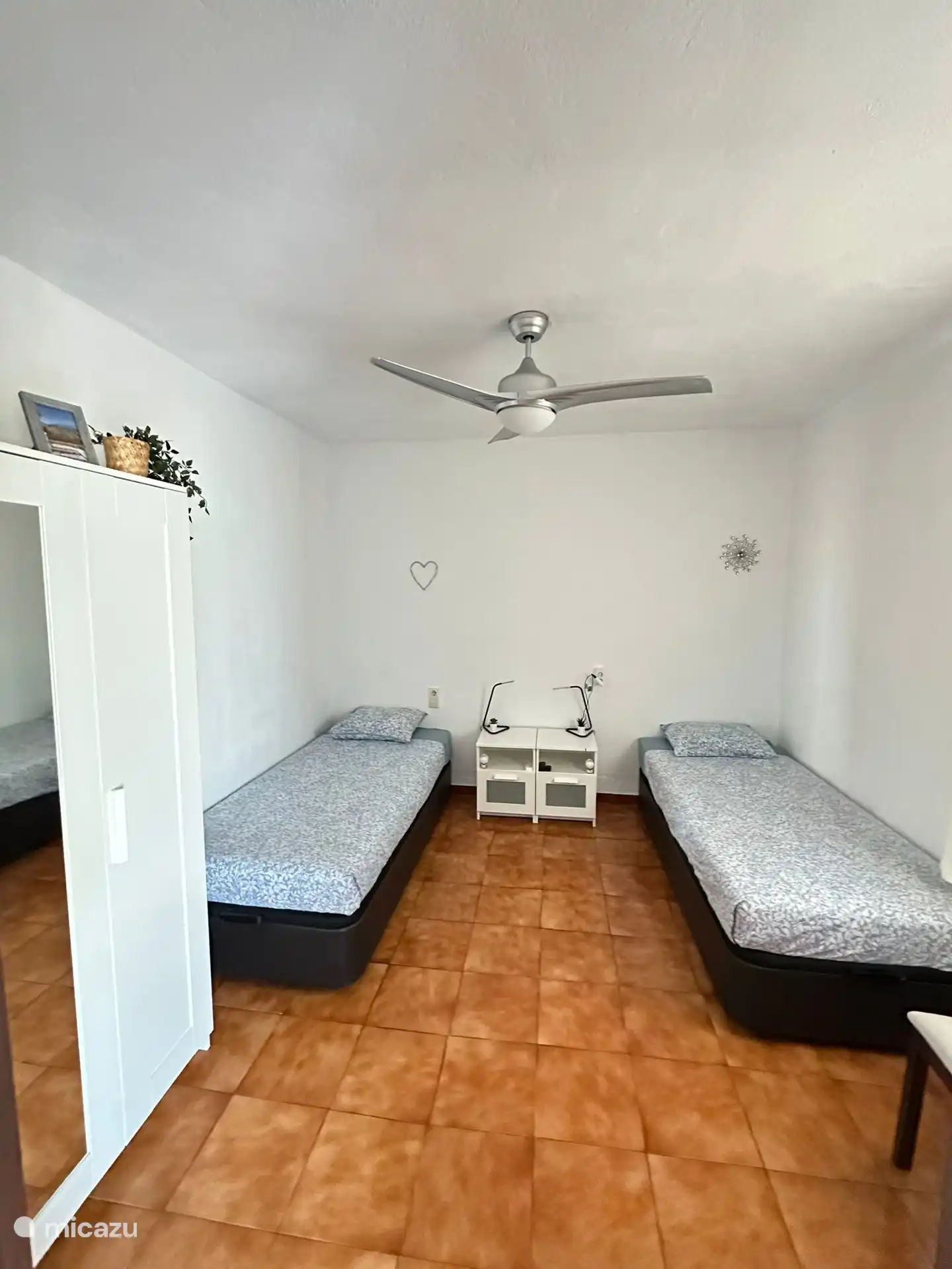 Schlafzimmer im Erdgeschoss mit 2x 1-Personen-Bett