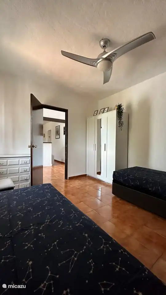 Schlafzimmer im Erdgeschoss mit 2x Einzelbett