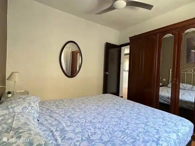 casa de nosotros en España, Andalucía, Canillas de Aceituno - villa Dormitorio de abajo con cama doble.