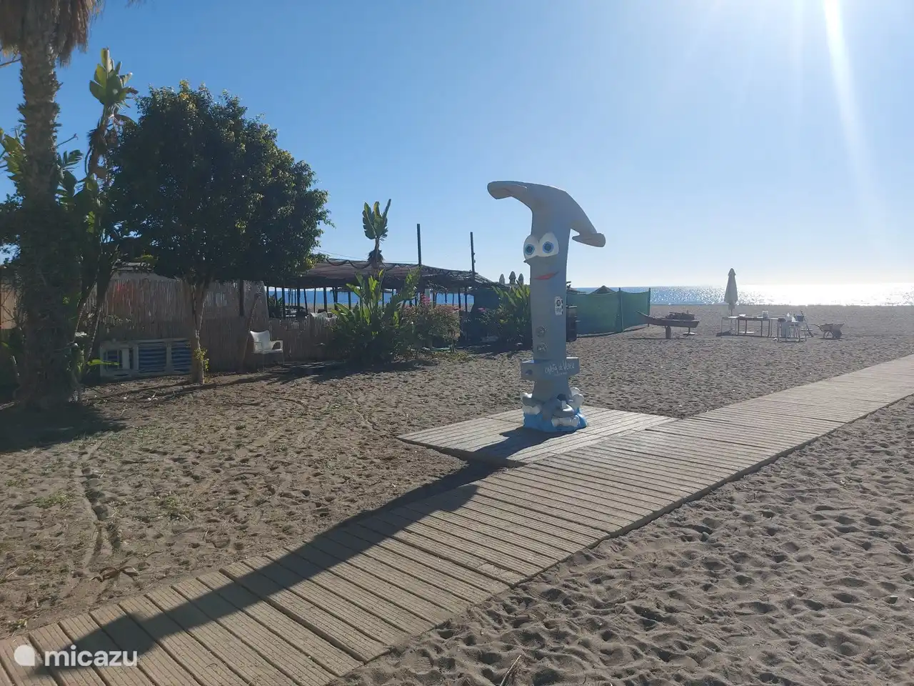 Gehen Sie raus und genießen Sie den Strand und das Restaurant