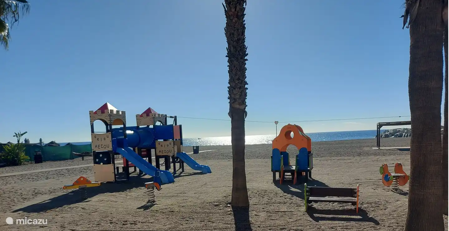 Zahlreiche Kinderspielplätze, auch neben den Restaurants