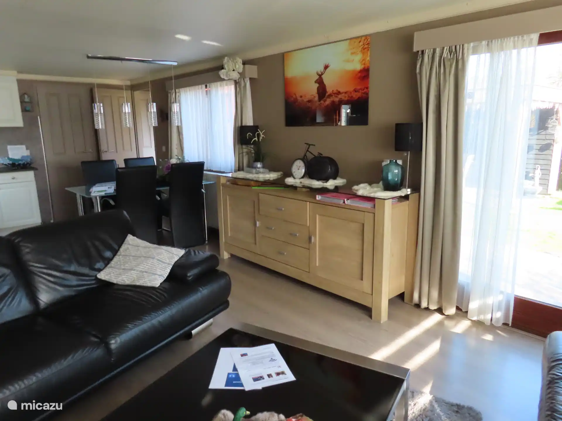 Gemütliches Wohnzimmer zum Entspannen und Genießen, mit allem Komfort von zu Hause.