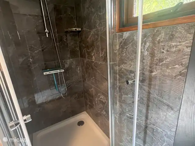 Veluwe Park Reewold Chalet Talisman huren in Nederland, Gelderland, Putten - chalet nieuwe douchhoek