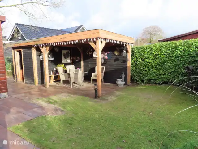 Veluwe Park Reewold Chalet Talisman huren in Nederland, Gelderland, Putten - chalet de voor tuin met een grote overkapping