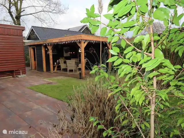 Veluwe Park Reewold Chalet Talisman huren in Nederland, Gelderland, Putten - chalet een schuur met overkapping in de tuin heerlijk om onder te zitten