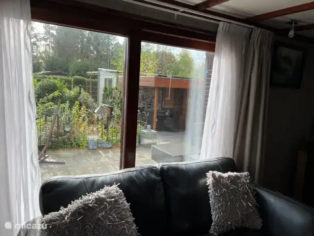 Veluwe Park Reewold Chalet Visión en Países Bajos, Güeldres, Putten - chalet sala de estar con vista al jardín