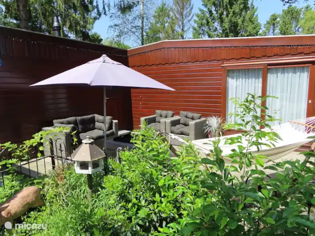 Veluwe Park Reewold Chalet Visión en Países Bajos, Güeldres, Putten - chalet El jardín visto desde el aparcamiento.