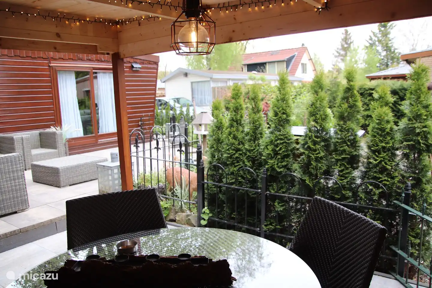 unter dem Vordach gesehen