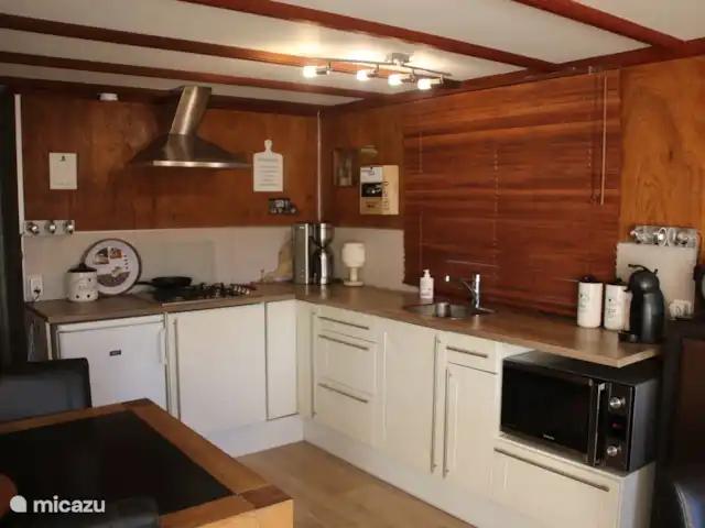 Veluwe Park Reewold Chalet Visión en Países Bajos, Güeldres, Putten - chalet Cocina esquinera con todos los adornos.